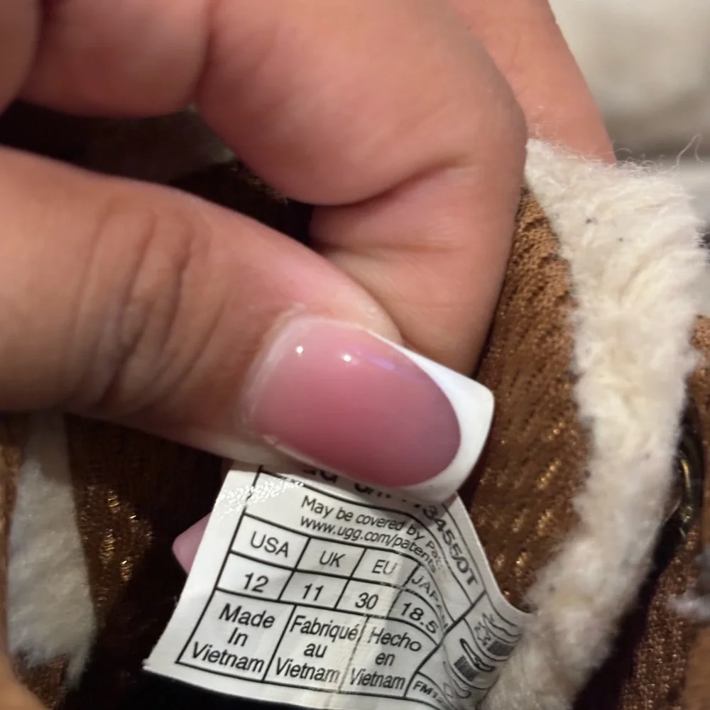 UGG Kids Brown Boots with Cozy Lining - Picture 3 of 3